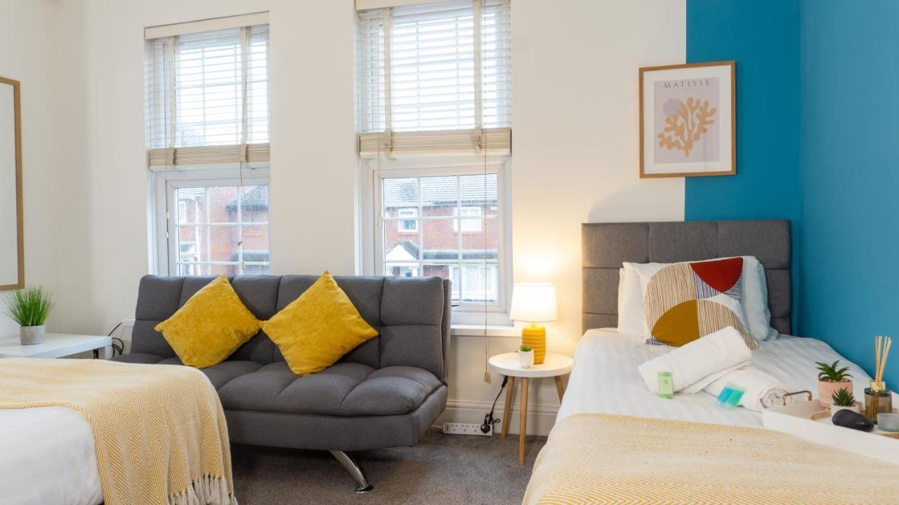 Holiday home Air Host And - Daisy House - Large 3 Bedroom Sleeps 7 10 Minutes From Centre Liverpool