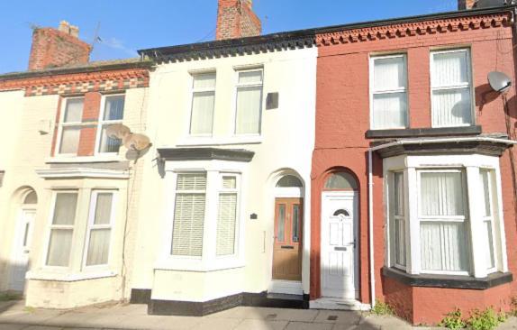 Holiday home Air Host And - Daisy House - Large 3 Bedroom Sleeps 7 10 Minutes From Centre *